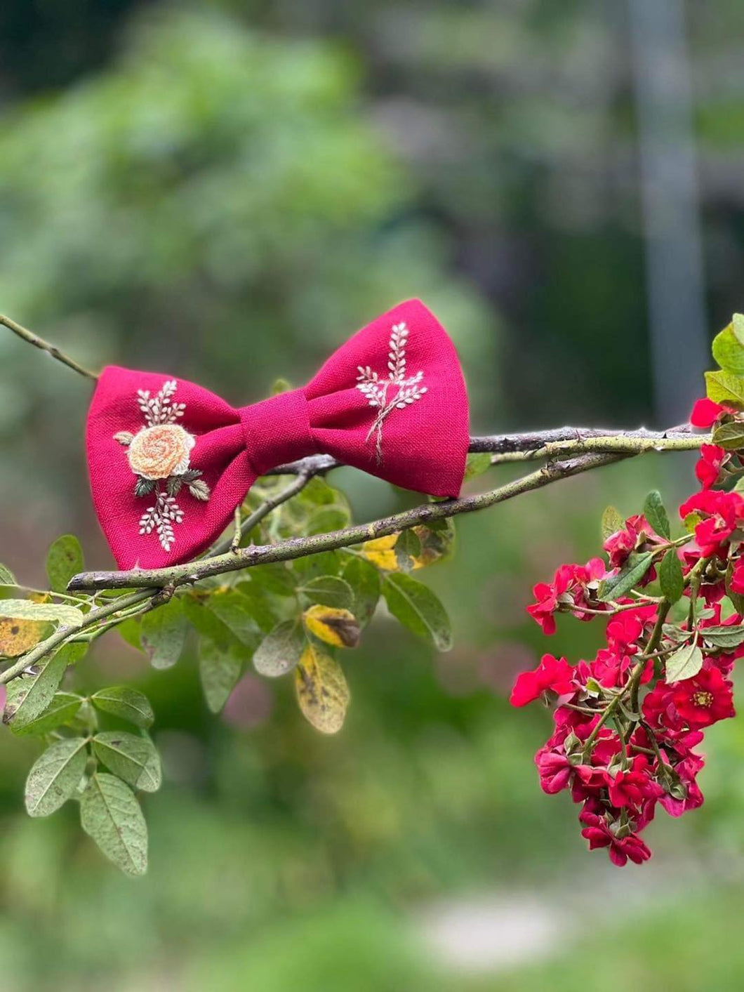 Dana hand embroidery hair clip